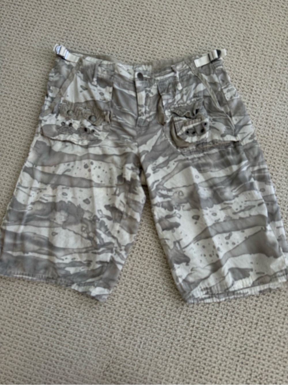 Da-Nang Women’s Gray Vintage Silky Camouflage Cargo Shorts